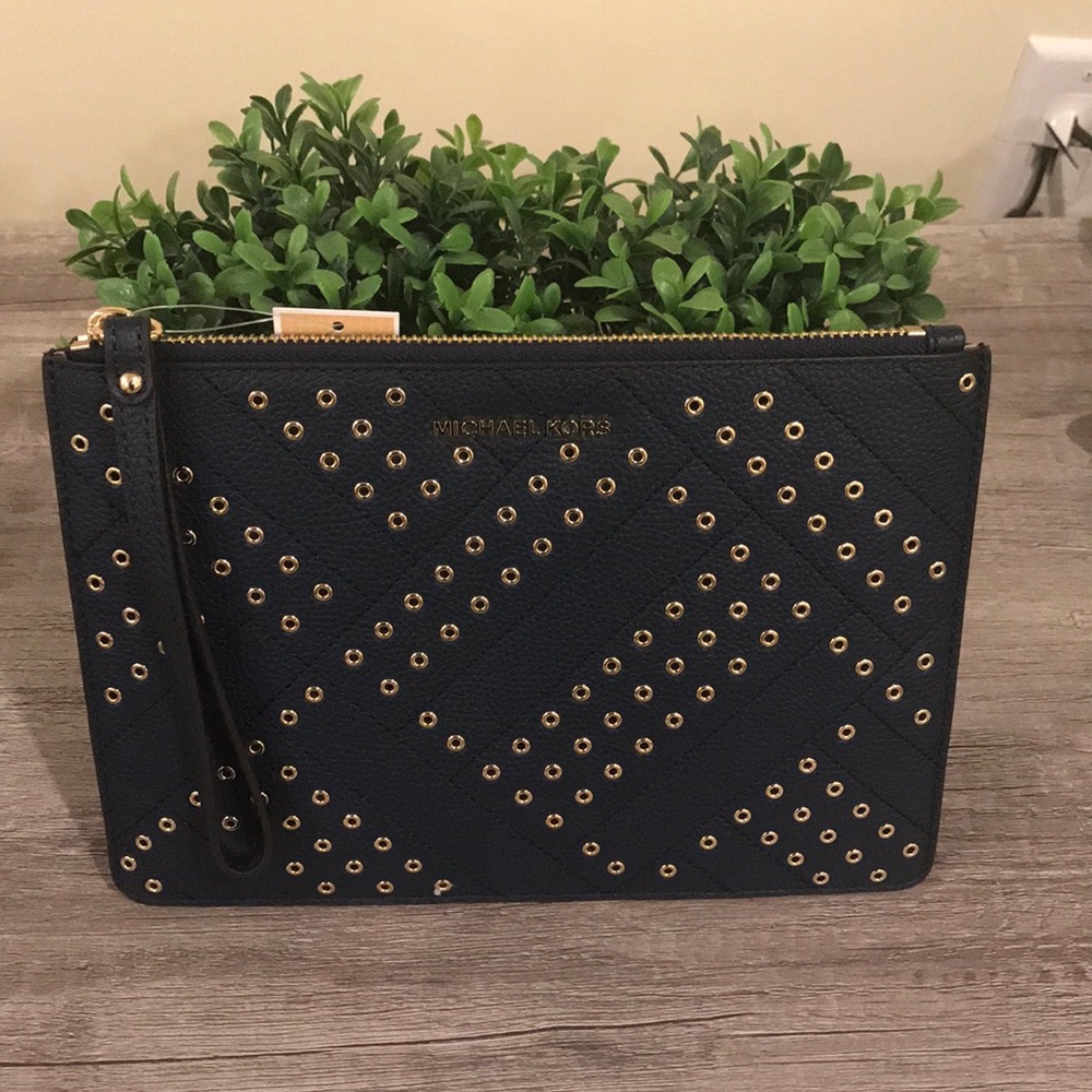 Michael Kors Leather Clutch (host pick 🎊🎉) - Picture 2 of 5